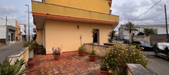 3 chambres Appartement à Trepuzzi, Italy No. 377205 3