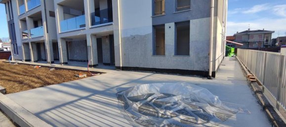 4 rooms Apartment in Bareggio, Italy No. 28866 3