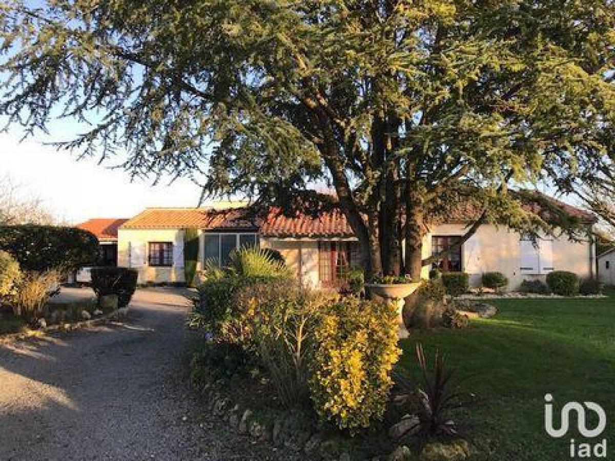 3 bedrooms House in Andilly, France No. 29302