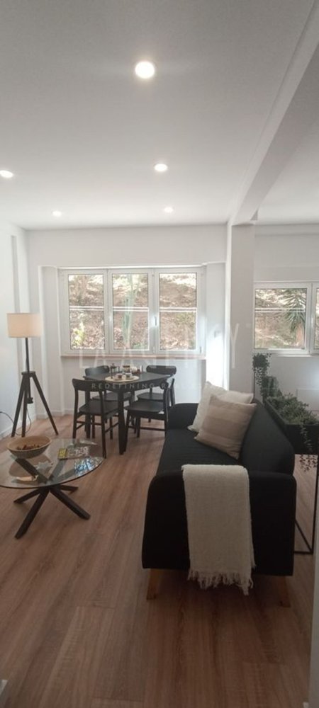 3 bedrooms Apartment in Lisbon, Portugal No. 93066