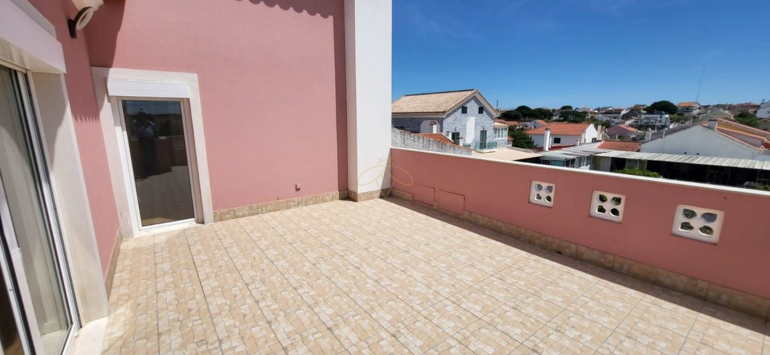 4 bedrooms Villa in Almada, Portugal No. 141919