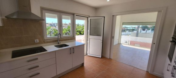 4 bedrooms Villa in Almada, Portugal No. 141919 4