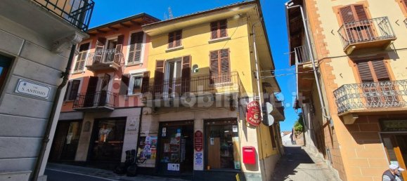 2 bedrooms House in Gassino Torinese, Italy No. 70054 2