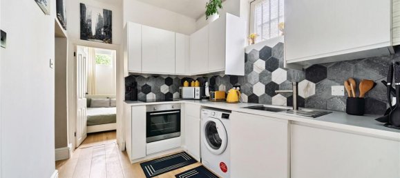 2 bedrooms Apartment in London, United Kingdom No. 12186 16