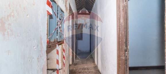 Здание с 9 спальнями в Фару, Португалия № 65897 21