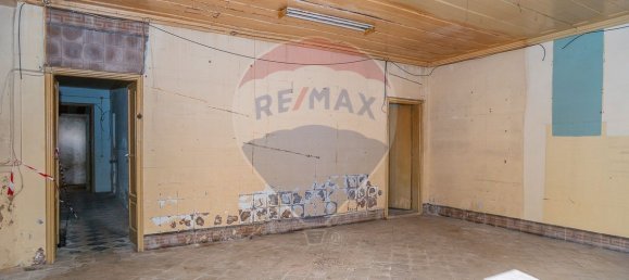 Здание с 9 спальнями в Фару, Португалия № 65897 6