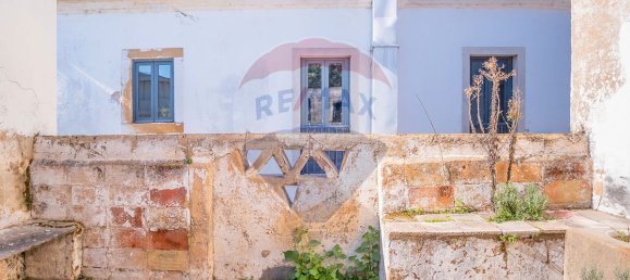 Здание с 9 спальнями в Фару, Португалия № 65897 35