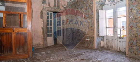 Здание с 9 спальнями в Фару, Португалия № 65897 40