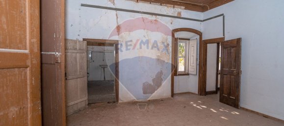 Здание с 9 спальнями в Фару, Португалия № 65897 28