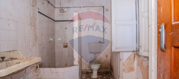 Здание с 9 спальнями в Фару, Португалия № 65897 37