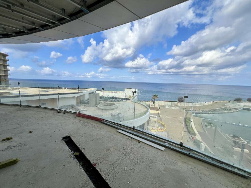 Apartamento de 3 dormitorios en Kalkara, Malta No. 163