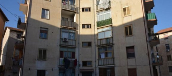 4 rooms Apartment in Catania, Italy No. 49155 2