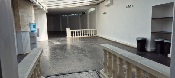 220m² Commercial property in Angouleme, France No. 300963 2