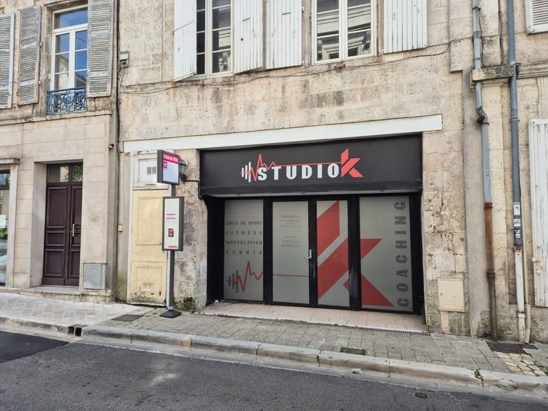 220m² Commercial property in Angouleme, France No. 300963