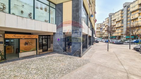 31m² Commercial property in Lisbon, Portugal No. 69656