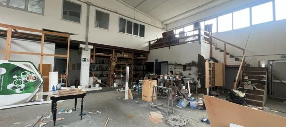 3-salle Entrepôt à Mozzagrogna, Italy No. 104518 16