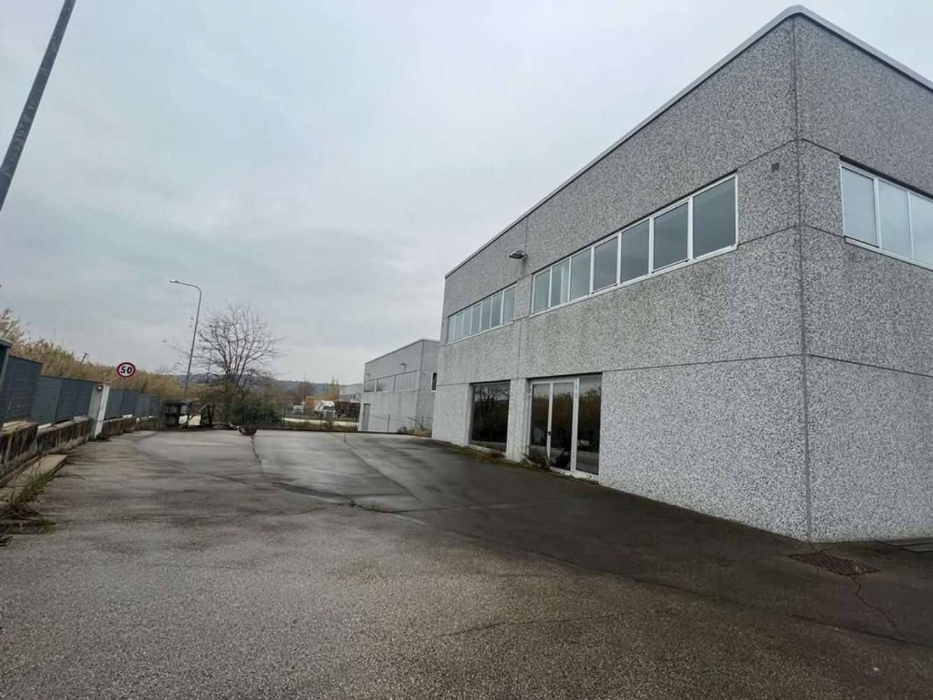 3-salle Entrepôt à Mozzagrogna, Italy No. 104518