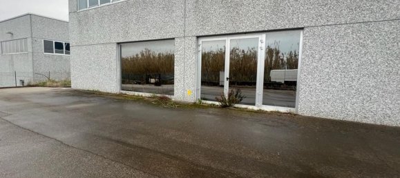 3-salle Entrepôt à Mozzagrogna, Italy No. 104518 2