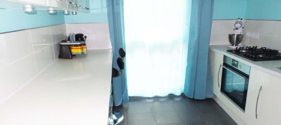 2 bedrooms Apartment in Evry, France No. 180569 4