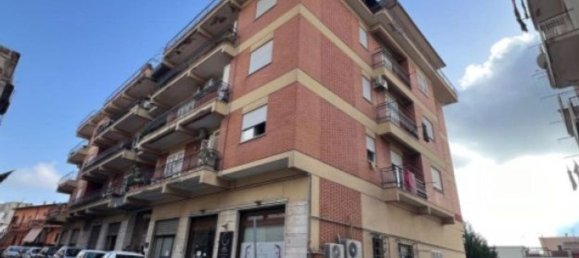 4 rooms Apartment in Genzano di Roma, Italy No. 100512 3