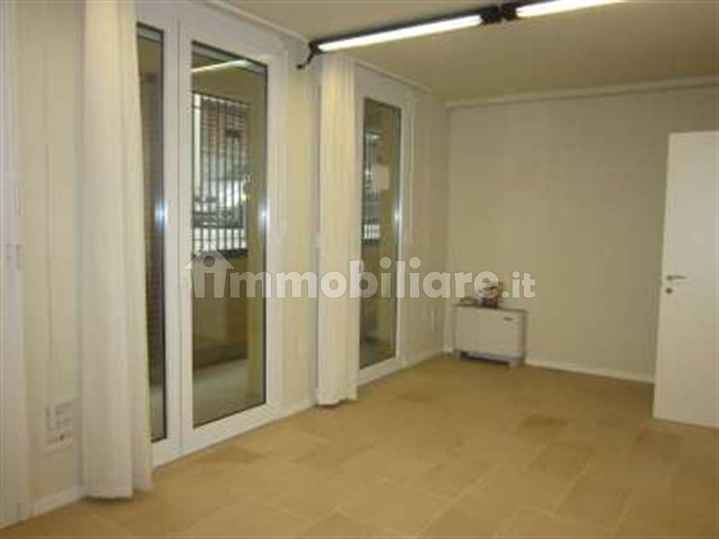 5 rooms Office in Bologna, Italy No. 277640