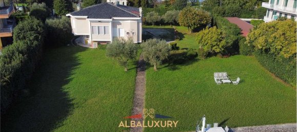 Вилла с 4 спальнями в Сирмионе, Италия № 123490 10