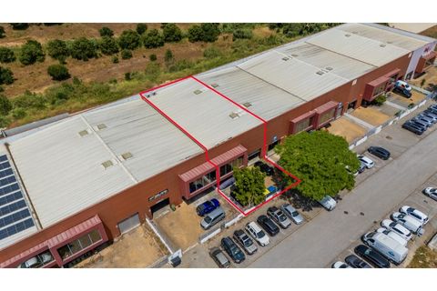 Lagerhaus in Seixal, Portugal 680m², Nr. 205939