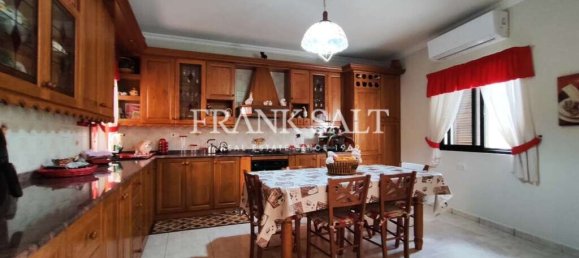 Maisonette de 3 dormitorios en Bormla, Malta No. 2480 3