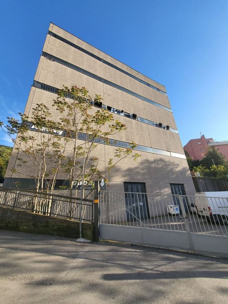 Almacén en Genoa, Italy 540 m² No. 35792