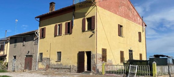 13 rooms House in Argenta, Italy No. 33139 4