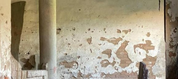 13 rooms House in Argenta, Italy No. 33139 12