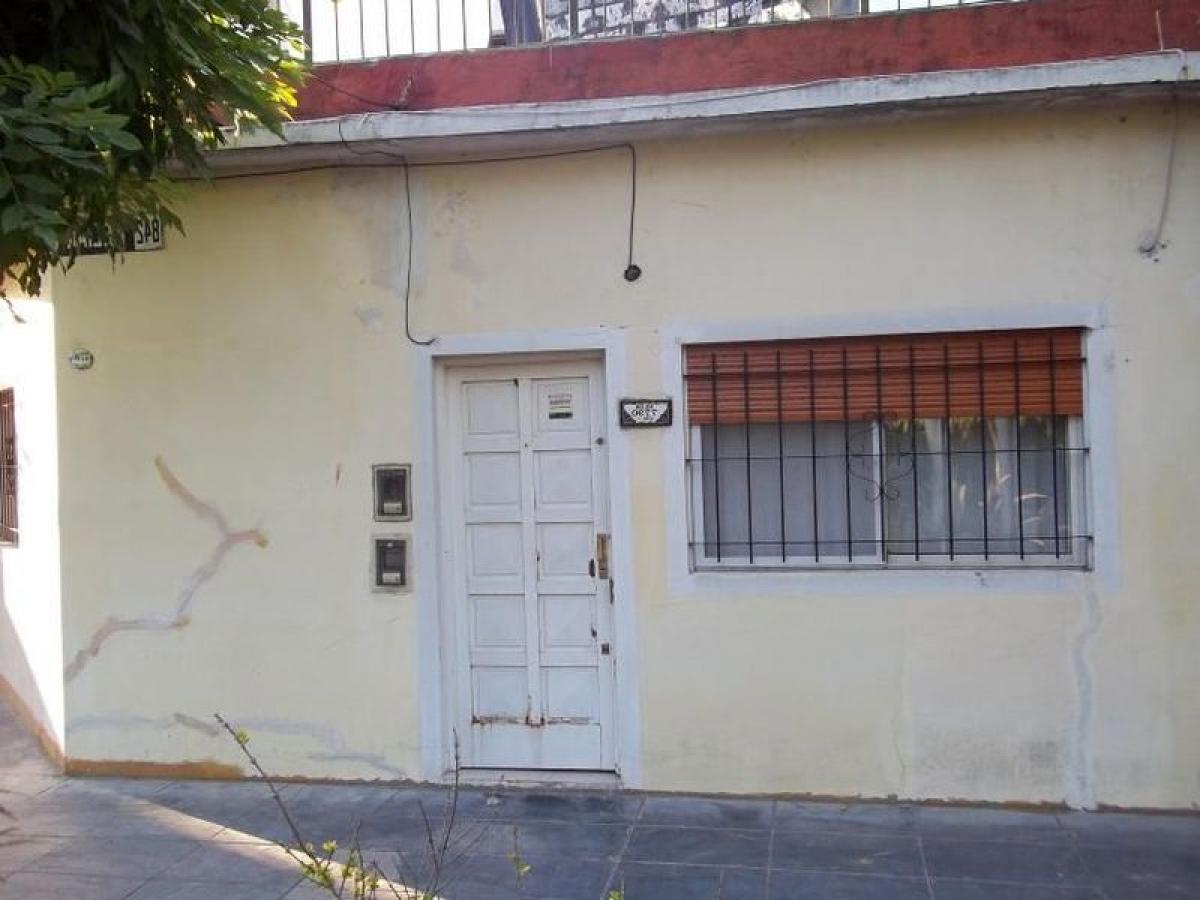 2 bedrooms House in Tres de Febrero, Argentina No. 64433