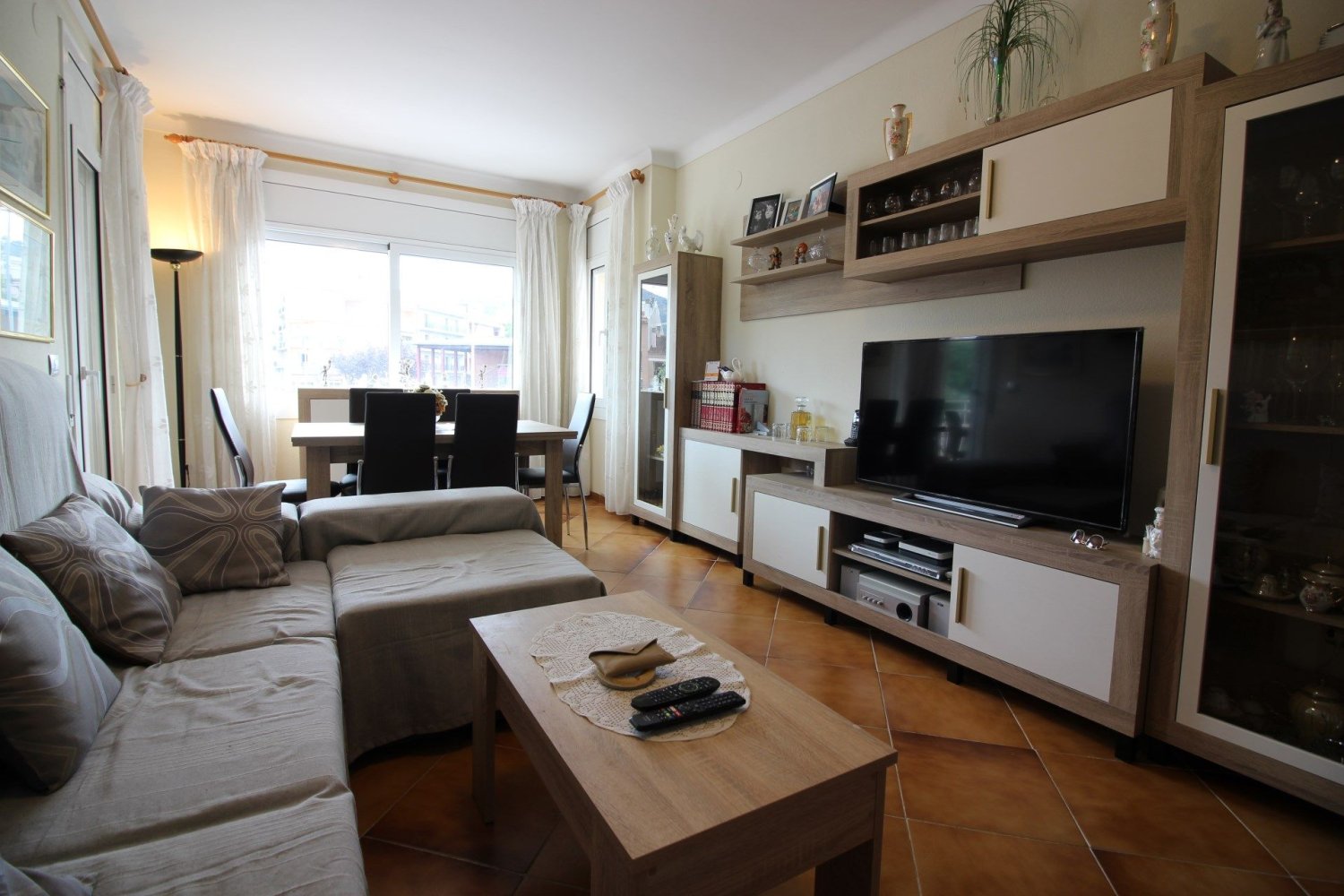 Apartamento de 4 dormitorios en Roses, Spain No. 203963