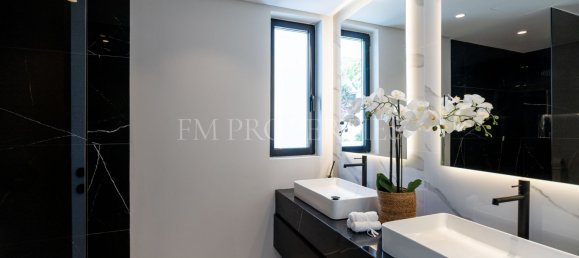 5 Schlafzimmer Villa in Marbella, Spain, Nr. 35611 16