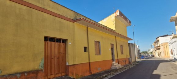 Casa de 6 habitaciónes en Guagnano, Italy No. 253985 4