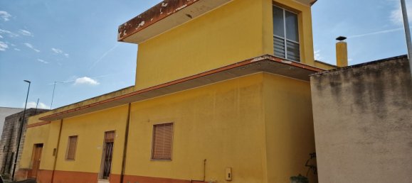 Casa de 6 habitaciónes en Guagnano, Italy No. 253985 2