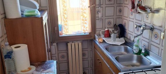 4-salle Appartement à Montecatini Terme, Italy No. 77968 8