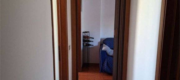 4-salle Appartement à Montecatini Terme, Italy No. 77968 9