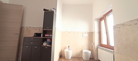 Дом с 6 комнатами в Сорсо, Италия № 168952 7