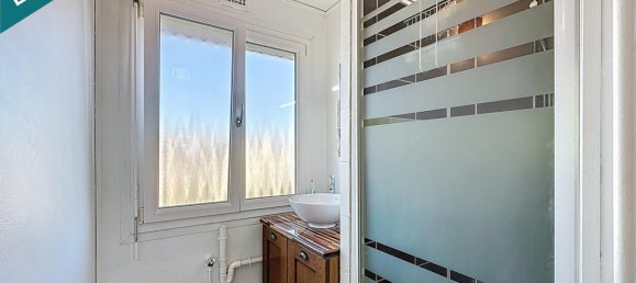 2 bedrooms Apartment in Sens, France No. 40343 4