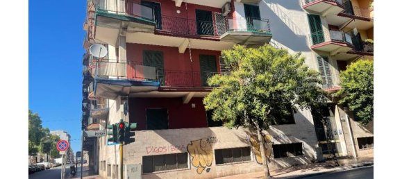 5 rooms Apartment in Taranto, Italy No. 257067 2