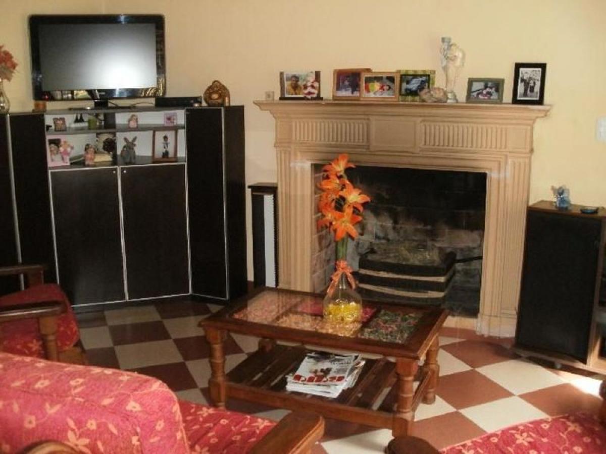 2 bedrooms House in General Las Heras, Argentina No. 3463