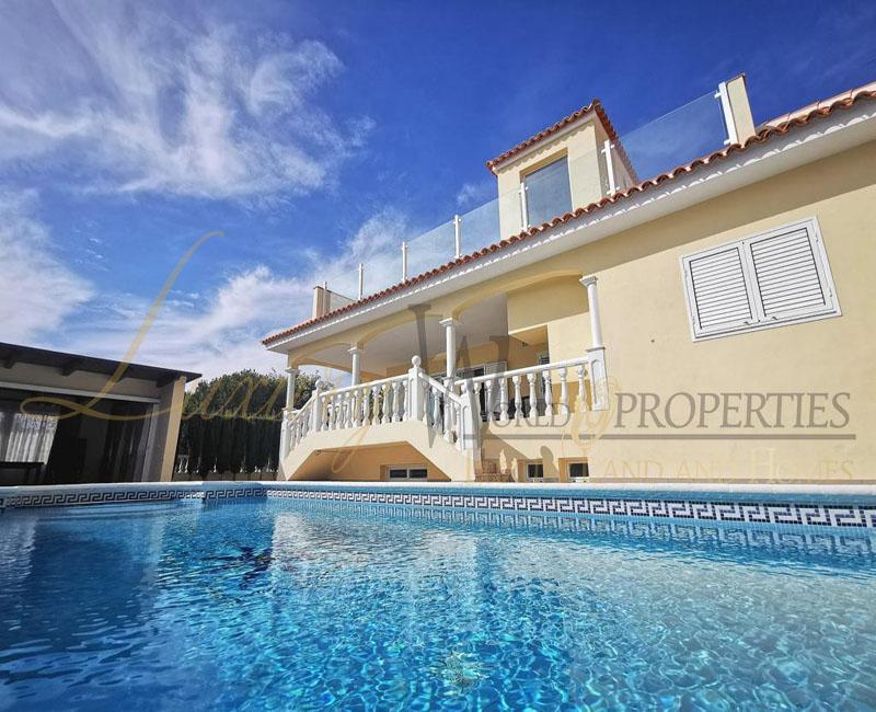 5 bedrooms Villa in Adeje, Spain No. 25019