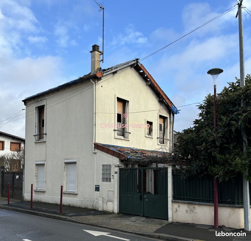 2 bedrooms House in Bondy, France No. 145111