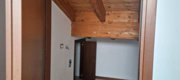 2-salle Appartement à Castiraga Vidardo, Italy No. 287692 6
