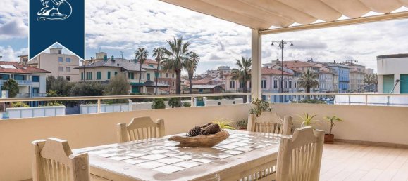 3 bedrooms Penthouse in Viareggio, Italy No. 317650 13