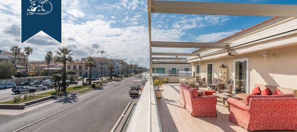 3 bedrooms Penthouse in Viareggio, Italy No. 317650 17