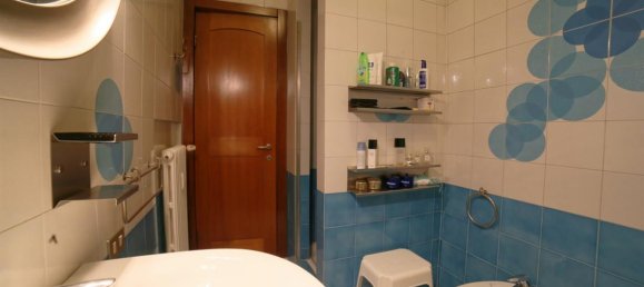 5-salle Appartement à Monza, Italy No. 41612 15
