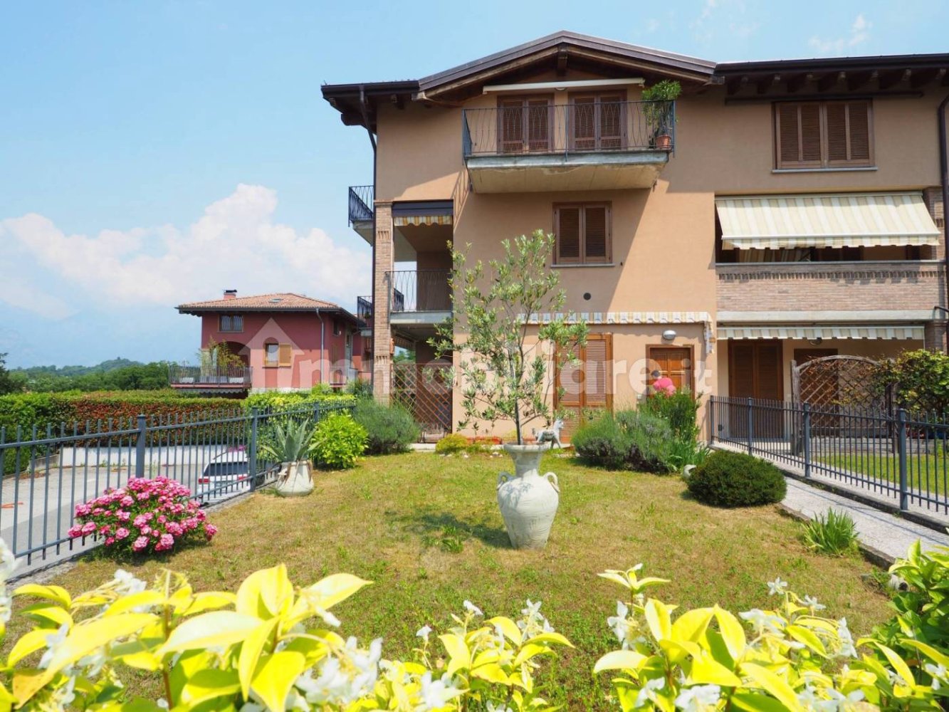 Apartamento de 2 dormitorios en Colico, Italy No. 302654