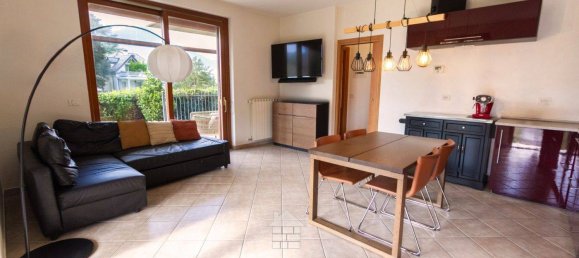 Apartamento de 2 dormitorios en Colico, Italy No. 302654 3